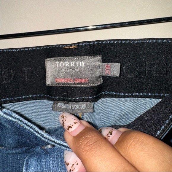 Torrid Bomshell Skinny Jeans - Medium Wash - Picture 3 of 6